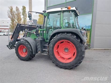Fendt traktoriaus hidraulinių vožtuvų sistema, pavaizduojanti papildomų vožtuvų įrengimą