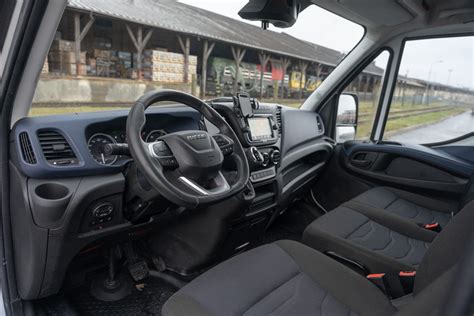 IVECO Daily mikroautobuso interjeras ir erdvė keleiviams