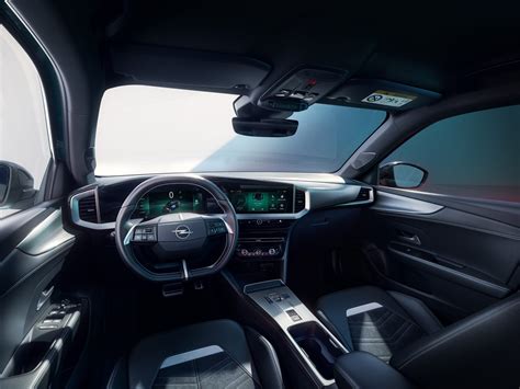 Opel Mokka X interjero vaizdas su patobulintu prietaisų skydeliu
