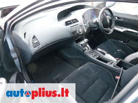 Honda FR-V salono nuotrauka su atlenkiama sėdyne