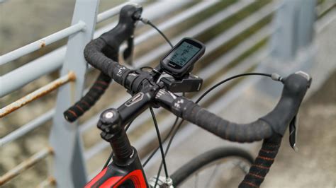 Tematinė nuotrauka: Dviratininkas su dviračio kompiuteriu ir GPS navigacija