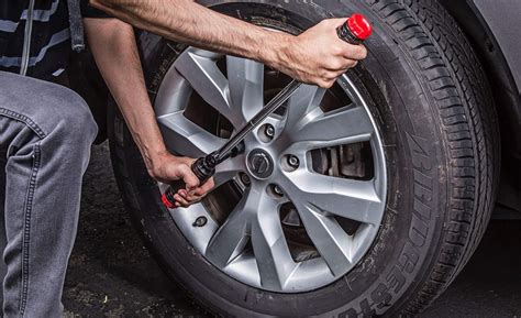 Padangos montavimo procesas su įrankiais