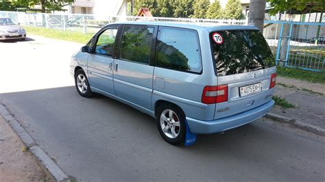 Citroen Evasion 2000 metų dyzelinis vienatūris, stovintis lauko aplinkoje