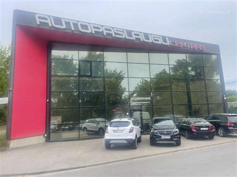 Specializuoto autoserviso meistras keičiantis stiklą