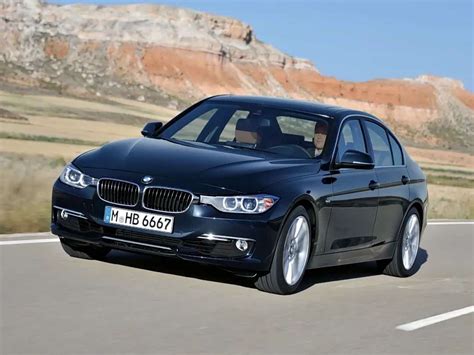 Infographic comparing typical maintenance costs for BMW F34 and F07 GT models, or a diagram of an xDrive system.