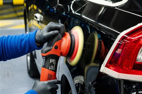grunto šlifavimas ant automobilio kėbulo