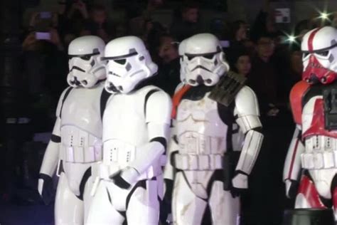 Peteris Mayhewas ir Harrisonas Fordas kaip Chewbacca ir Han Solo filme „Žvaigždžių karai: IV serija - nauja viltis“