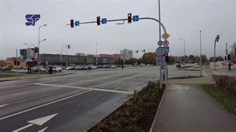 Teminė nuotrauka: JAV šviesoforas su raudonu signalu sankryžoje