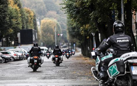 Senovinė nuotrauka: pirmieji Lietuvos kelių policijos pareigūnai su motociklais tarpukariu