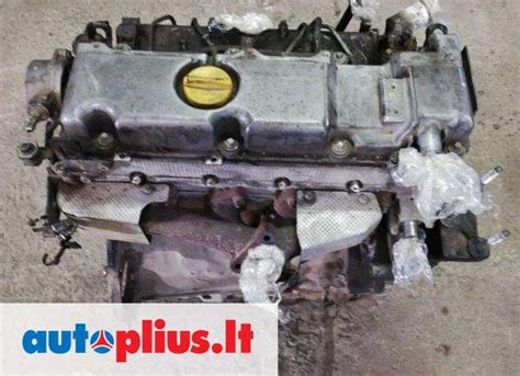 Variklio skyriaus nuotrauka, rodanti Opel Omega B dyzelinį variklį