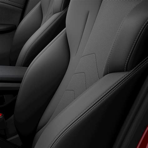 Sportinės sėdynės, užtikrinančios maksimalų atramą ir komfortą bekelės lenktynėse