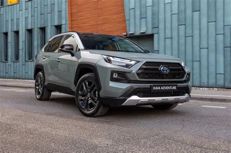 nuotrauka: automobilis su atlikta prastos kokybės slenksčio remonto darbais