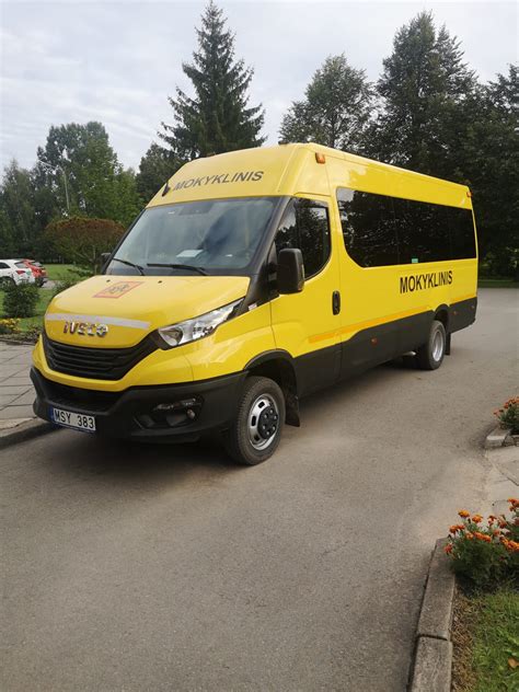 Elektrinis mokyklinis autobusas šaltu oru