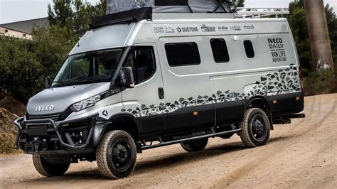 Iveco Daily 4x4 furgonas bekelėje