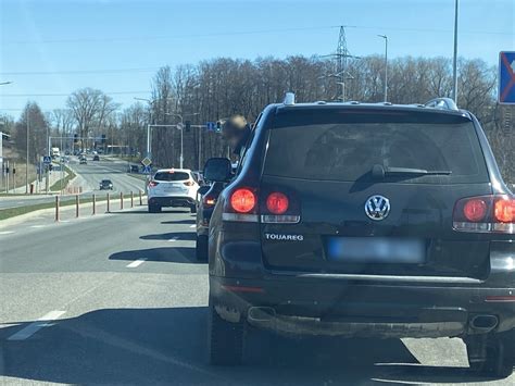 Nuomojamo automobilio vaizdas Suomijos kelyje
