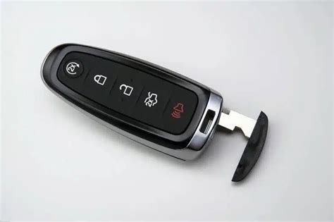 Nuotrauka: kur paslėptas mechaninis raktas beraktėje pultelyje