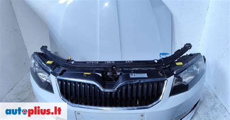 Teminė nuotrauka: šildomas priekinis stiklas automobilyje Skoda Octavia, be ledo ir šerkšno