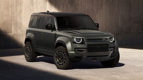 Land Rover Defender interjeras su 7 sėdynėmis ir erdviu salonu