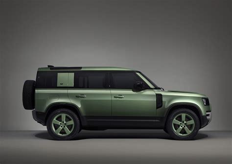 Land Rover Defender 75th Limited Edition Grasmere Green spalvos
