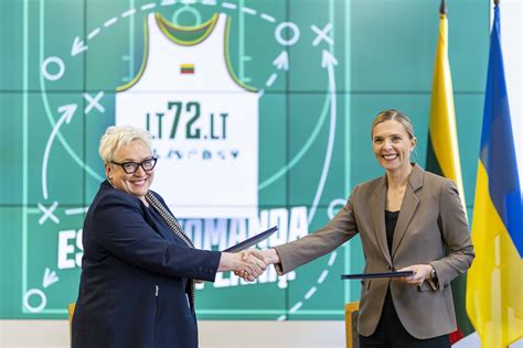 Nuotrauka su „Žalgirio“ krepšininkais ir „Viada LT“ atstovais per apdovanojimų ceremoniją