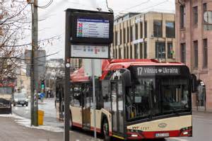 Tematinė nuotrauka: modernus viešasis transportas mieste, autobusas ir troleibusas