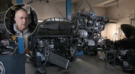 Tematinė nuotrauka su automobiliu techninės apžiūros stotyje