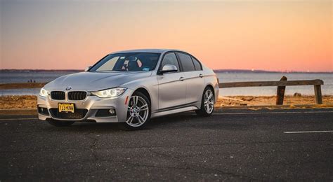 BMW 3 serijos F30 su M-Sport paketu kelyje