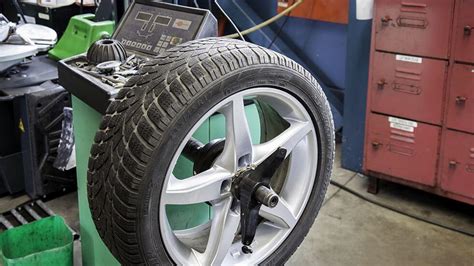 Teminis automobilio ratų geometrijos ir balansavimo paslaugas atliekantis servisas