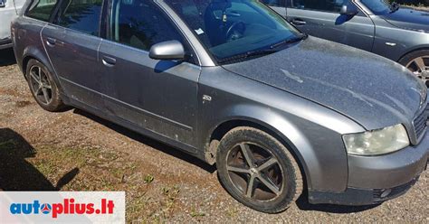 Audi A4 su įvairių dydžių ratlankiais