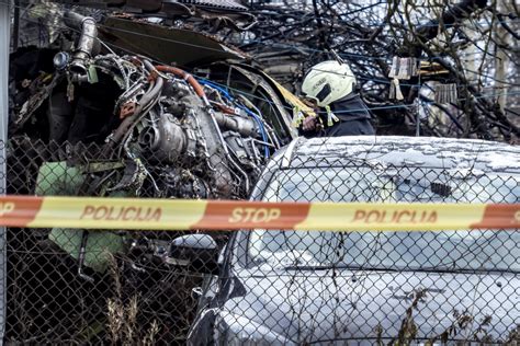 Nuotrauka: Apgadintos lėktuvo juodosios dėžės tyrimo metu.
