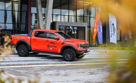Ford Ranger 2016 metų modelio interjero su Sync 2 sistema ir vairuotojo pagalbos valdikliais