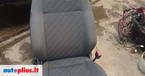 VW Caddy pusiau odinio salono detalės nuotrauka
