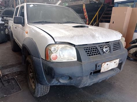 Nissan Terrano važiuojantis bekele