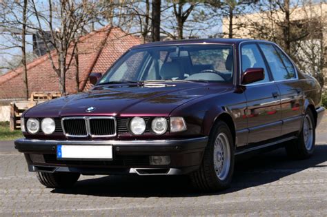 Trijų klasikinių vokiškų prabangių sedanų (BMW 740i E32, Mercedes-Benz 500 SE W126, Audi V8) techninė apžiūra servise