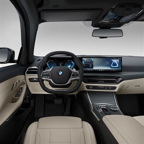 BMW 1 serijos (F40) ir Mercedes-Benz A klasės (W177) interjerai, išryškinantys mygtukų konsolę ir apdailos medžiagas