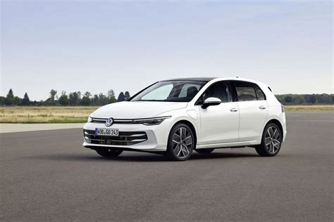 Volkswagen Golf V su 4MOTION tempiantis priekabą kalnuotame kelyje