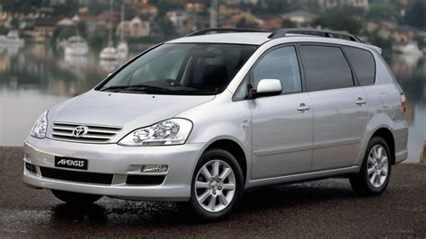 Nuotrauka, vaizduojanti Toyota Avensis Verso automobilį