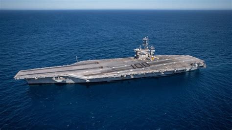 „Nimitz“ klasės lėktuvnešio ir „Gerald R. Ford“ klasės lėktuvnešio palyginimas