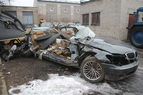 Apgriautas namas po BMW avarijos