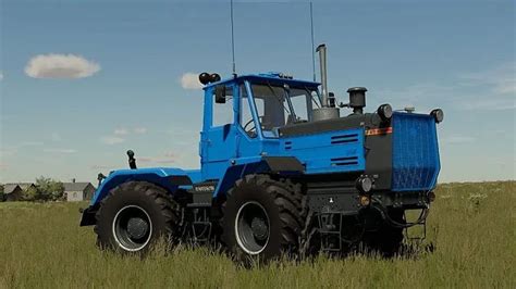 T-150k traktoriaus vaizdas lauko darbuose