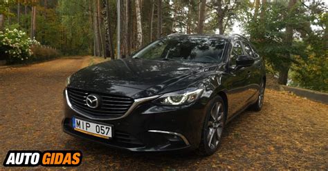 Mazda 6 (trečios kartos) salono interjero nuotrauka su centrine konsole ir ekranu