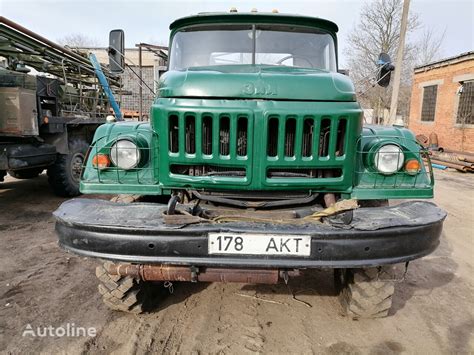 ZIL-131 sunkvežimis miško vietovėje