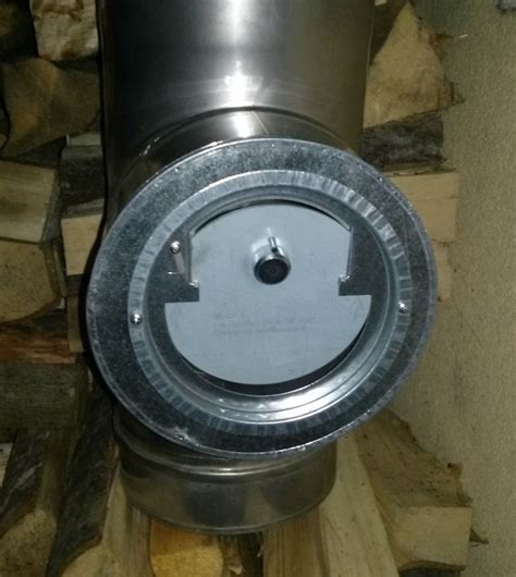 Schematinis kamino traukos reguliatoriaus veikimo pavaizdavimas su atsidarančia sklendė