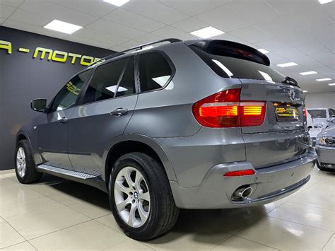 Inforgrafika, iliustruojanti BMW X5 E70 3.0d kuro sąnaudas skirtingais režimais