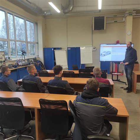 auditorija su vaizdine mokymo įranga ir maketais