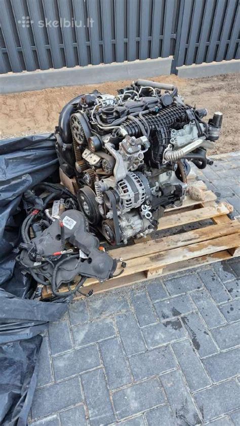 Volvo D5 variklis su įmontuotais degalų purkštukais
