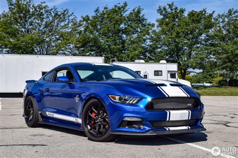 Ford Mustang automobilio nuotrauka