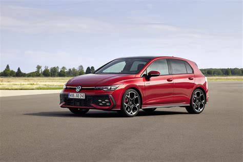 Volkswagen Golf GTI automobilio nuotrauka