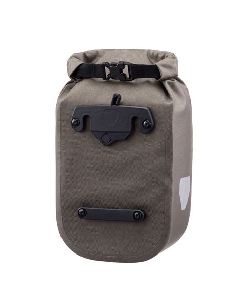 Schema, iliustruojanti kietos ir amortizuojančios dviračio šakės konstrukcijos skirtumus.