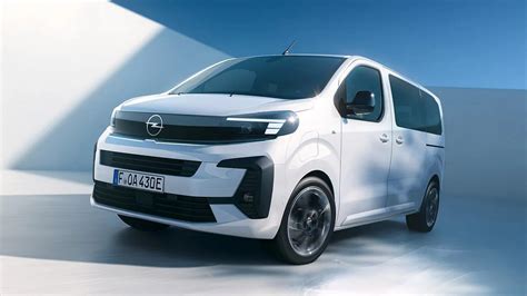 Opel Zafira automobilio eksterjero nuotrauka, vaizduojanti jo erdvumą ir vienatūrio kėbulo tipą